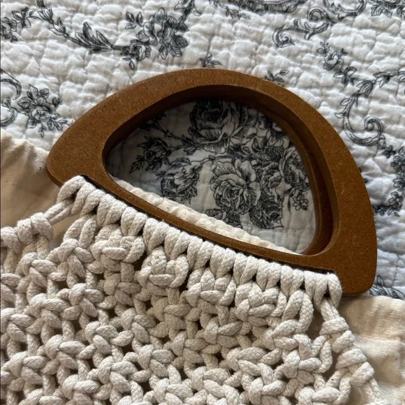 Straw Studios Beige Thick Knit Hand Tote with Wooden Handles and drawstrings - Picture 5 of 8